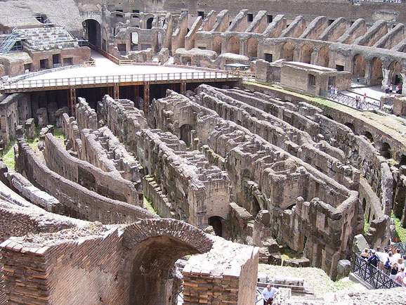 Roman Colosseum, Interior