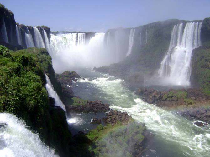 Iguazu_falls_2_by_mArIaMaRtA