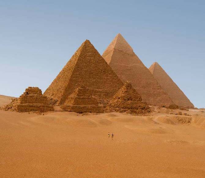 egyptian_pyramids_in_giza_egyp