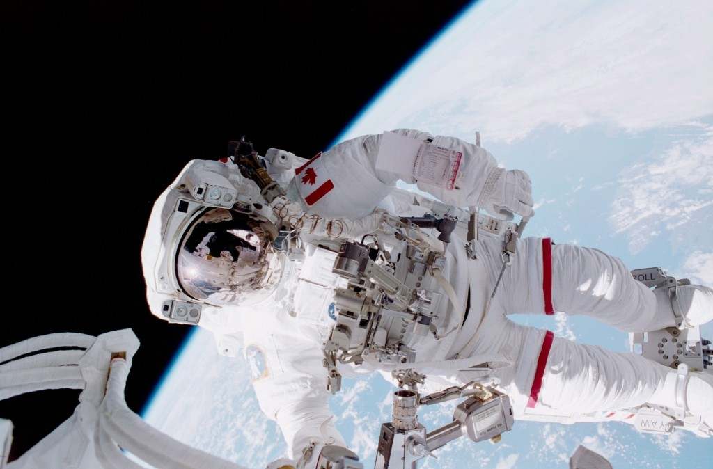 canadian astronaut spacewalk