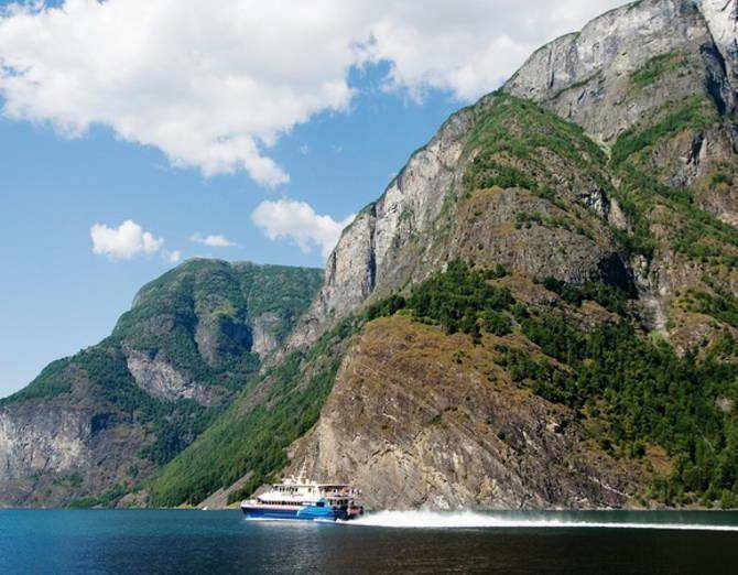 ferry_on_the_fjord