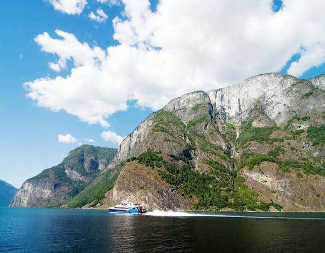 norway_fjord_scenic_with_ferry